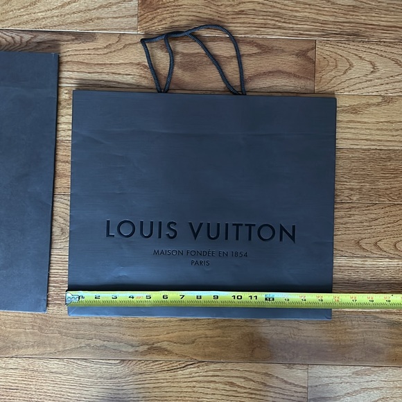4 authentic Louis Vuitton shopping bags - Picture 10 of 12